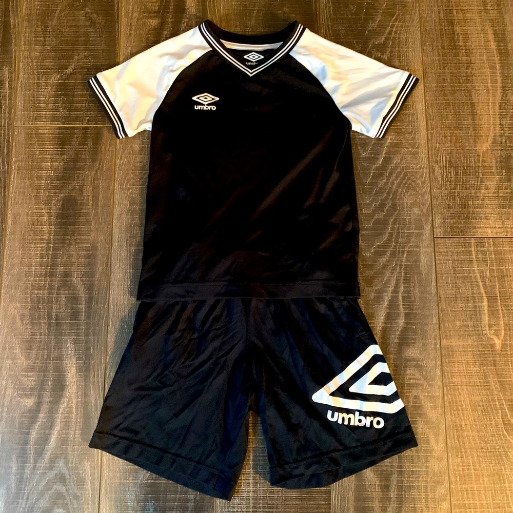 Boys umbro set size 4/5